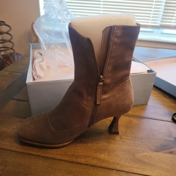 Anthropologie Paragon Boots - Picture 8 of 10